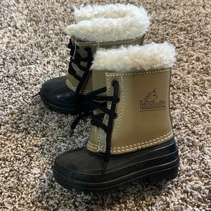 Kamik snow boots size 8 toddler